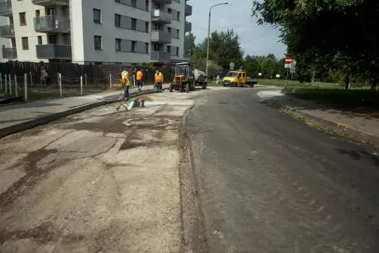 Remont chodnika i parkingu przy ul. Na Wzgórzach potrwa do 24 lipca