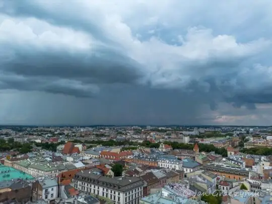 Ostrzeżenie meteorologiczne: burze, ulewy i grad do wieczora