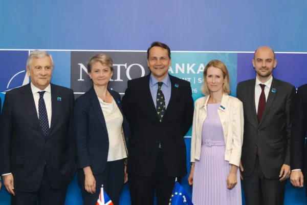 Wicepremier Sikorski na Szczycie NATO w Ankarze: wzmacnianie obronności i współpraca sojusznicza