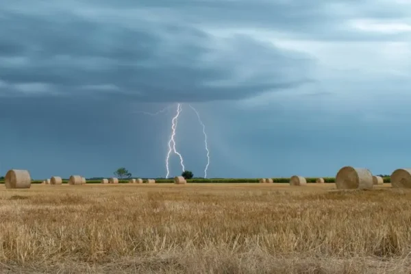 Ostrzeżenie przed burzami z gradem i silnym wiatrem 27 lipca