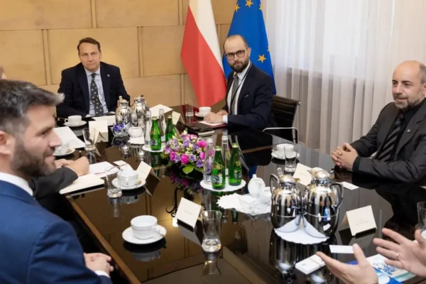 Wicepremier Sikorski i szef ICAO o bezpieczeństwie lotnictwa w cieniu wojny