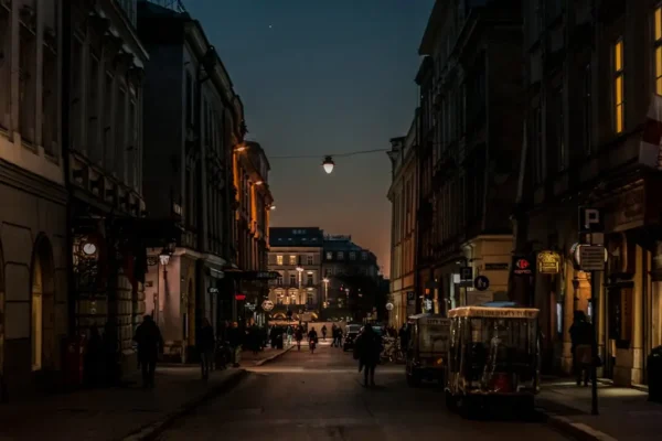 Kraków bada życie nocne – wypełnij ankietę i wpłyń na zmiany