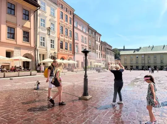 Kurtyny wodne i pitniki w Krakowie podczas upałów
