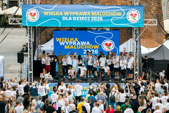 Ponad 60 Maluchów zakończyło charytatywny rajd na Rynku Głównym w Krakowie