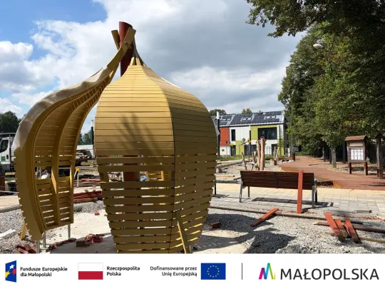 Nowy plac zabaw w Swoszowicach: modernizacja i rozbudowa przy ul. Piłkarskiej
