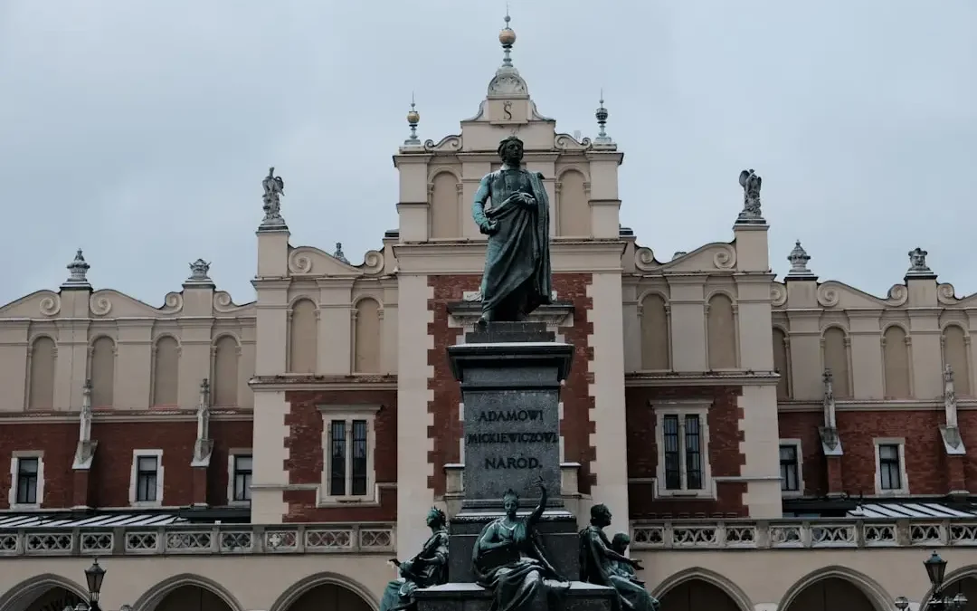 Kraków uhonoruje lotnisko Balice medalem Cracoviae Merenti