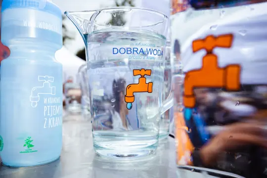 Jak prawidłowo uruchomić instalację wodociągową po wakacjach? Poradnik dla administratorów