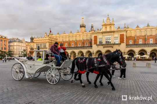 Kraków: Rynek Główny zamknięty dla dorożek 28 sierpnia – uroczystości Straży Miejskiej