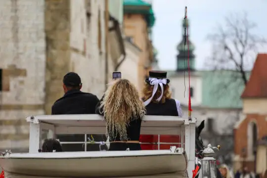 Upały w Krakowie: postój dorożek na Rynku Głównym zamknięty