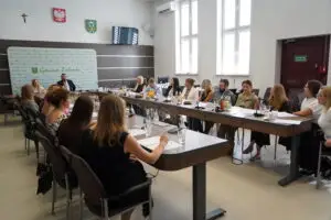 17 nauczycieli z gminy Zielonki złożyło ślubowanie i otrzymało akty nadania stopnia nauczyciela mianowanego