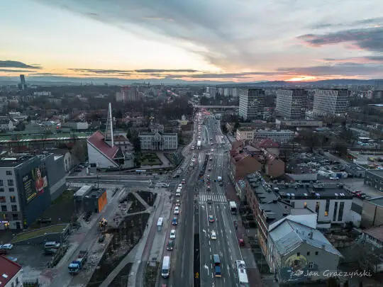 Nocne naprawy gwarancyjne na Al. 29 Listopada w Krakowie