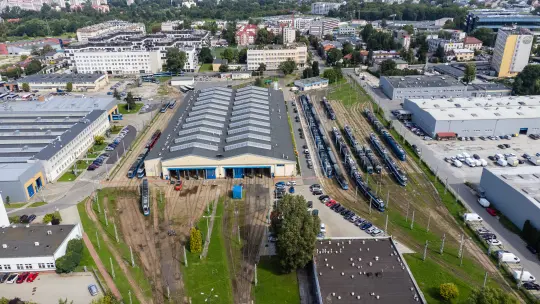 Pożar w hali MPK przy ul. Brożka opanowany – pracownicy ewakuowani