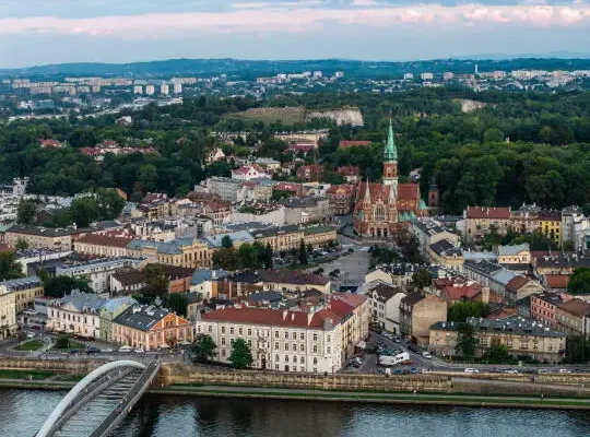 Spacer dźwiękowy po Podgórzu: odkryj unikalne brzmienia dzielnicy