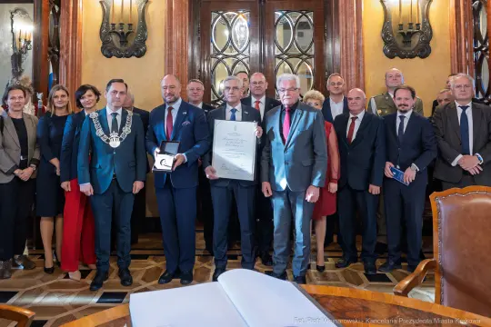 Kraków Airport z brązowym medalem „Cracoviae Merenti” – 30 lat minęło