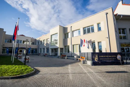 Kraków: nowy budynek Szkoły Podstawowej nr 124 w Bieżanowie i 150 lat historii edukacji
