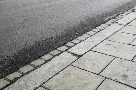 Remont chodnika na ul. Królowej Jadwigi – utrudnienia od 13 października